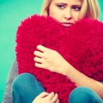 一線引かれた？【完全失恋orまだ脈あり】あの人が取る態度の意味/進展しない意外な理由⇒あなたへ下す“最終決断”