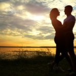 【既婚者への恋】不倫の恋に発展する？相手の態度の本当の理由・二人が迎える展開