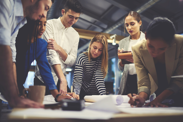 あなたが輝ける場所はどこ?【究極の仕事鑑定】職場の評価/転職or残留/収める成功