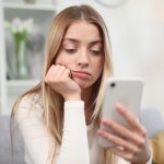 【返信くれないあの人】何してるの？ まさか他の異性に夢中？ あなたへの罪悪感とリアル本音⇒2週間以内に連絡は来る？