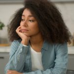 「そっけないのは脈ナシだから？」あなたに見せる態度の裏に隠された【あの人の決定的本心】恋結末もズバリ！