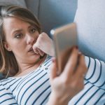 自然消滅するかもしれないのに、待ち続けるのは辛すぎる！【あの人が連絡くれない理由】あなたへの本心と、望む距離感