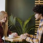 ずっと黙ったままでいるのはキツそうです。あの人の【あなたに“早く気づいてほしい”正直な想い】90日後の恋運命