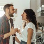 え、よそ見してていいんですか？ あの人の態度に隠された“好きだよ”サイン⇒今、夢中な異性は【あなたor他の人】です