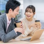 聞こえませんか？ 二の足を踏む音。【同じ職場のあの人が、あなたに踏み込んでこない理由】この恋が叶う可能性は●％！