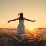 あなたも幸せの向こう側へ！ 真木あかりが九星気学で占う【2026年の運勢×吉方位】恋愛/仕事/金運……完全網羅