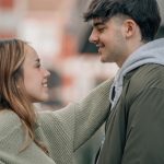 【好意？ 興味？】あの人があなたに送る“意味深な視線”に隠された秘密⇒『ずっと黙っててごめん……』打ち明ける真実