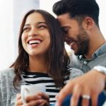 まだ始まったばかりの、もどかしい恋。「あの人からアプローチしてくる？」二人はギュッと手を握る恋人同士になれる？