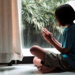 別れたあの人との、消えないトーク履歴。あなたと連絡を絶ったのは“決別”か、それとも“弱さ”か。伝えたい“ただ一つの言葉”