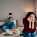 「え、嫌われた？」ちょっと距離感じるあの人が、あなたに“あえて”そうしている【ジレンマ抱える本音】二人はどうなる？