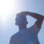 『胸が高鳴りすぎて倒れそう……』あの人はあなたに【恋愛熱中症!?】感じる眩しさ/依存度/苦しくて苦しくて“する決断”