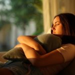 そっけないから“絶対脈なし”⇒本当はあなたに“隠れ溺愛”!?【カモフラージュされていたあの人の本音】見せる“本気の態度”