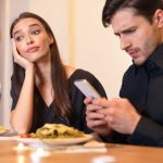 見たい・知りたい・暴きたい！ あの人の【あなたへの想い×スマホを覗き見】お誘いの連絡/メッセージの中身/悶える夜