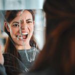 『あなたが不幸になると嬉しい!!』笑顔の裏であなたをディスる【恐怖のフレネミー＝友達ヅラした敵】その正体と本性